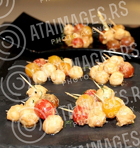 Otkrivanje japanske hrane u Republici Srbiji 2016 odrzano u Crowne plaza u organizaciji ambasade Japana u Srbiji i Ministarstva poljoprivrede, sumarstva i ribarstva Japana.