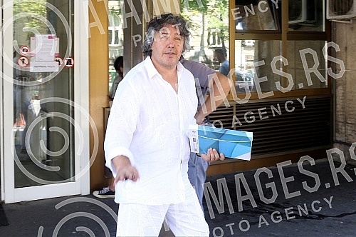 Vanja Milosevic, boyfriend of Snezana Djurisic in front of hospital.Vanja Milosevic, decko Snezane Djurisic ispred porodilista Narodni front.