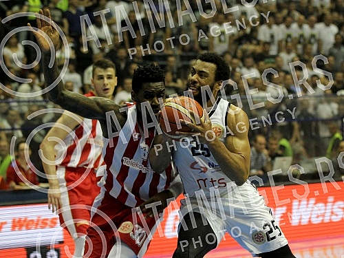 Serbian basketball League (KLS) playoffs final, 4th game, between KK Crvena Zvezda Telekom and KK Partizan NIS played at Aleksandar Nikolic sports hall.Cetvrta utakmica finala plej ofa Kosarkaske Lige Srbije (KLS) izmedju kosarkasa Crvene zvezde Tel