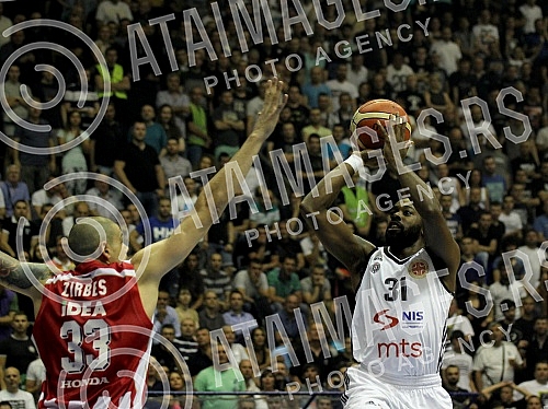Serbian basketball League (KLS) playoffs final, 4th game, between KK Crvena Zvezda Telekom and KK Partizan NIS played at Aleksandar Nikolic sports hall.Cetvrta utakmica finala plej ofa Kosarkaske Lige Srbije (KLS) izmedju kosarkasa Crvene zvezde Tel