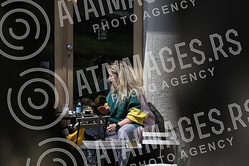Director Jana Maricic and actress Hristina Popovic are enjoying Saturday with coffee in a cafe in the city center.Rediteljka Jana Maricic i glumica Hristina Popovic uzivaju u subotnjem danu uz kafu u kaficu u centru grada.
