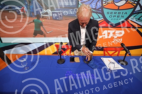 The draw for the upcoming Serbia Open tennis tournament was held at the Big Shopping Center in Karaburma.U Big shopping centru na Karaburmi odrzano je zrebanju za predstojeci  teniski turnir Serbia Open.