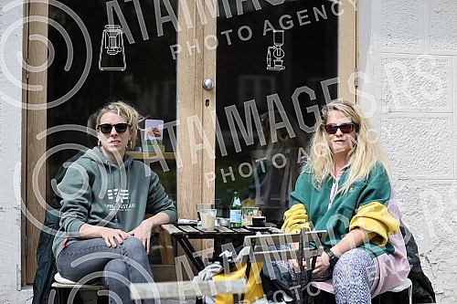 Director Jana Maricic and actress Hristina Popovic are enjoying Saturday with coffee in a cafe in the city center.Rediteljka Jana Maricic i glumica Hristina Popovic uzivaju u subotnjem danu uz kafu u kaficu u centru grada.