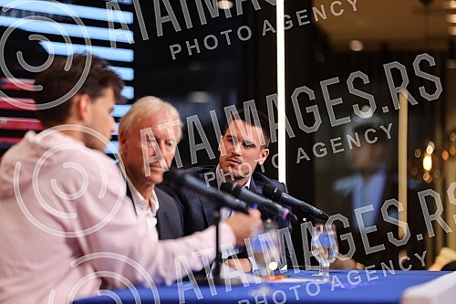 The draw for the upcoming Serbia Open tennis tournament was held at the Big Shopping Center in Karaburma.U Big shopping centru na Karaburmi odrzano je zrebanju za predstojeci  teniski turnir Serbia Open.