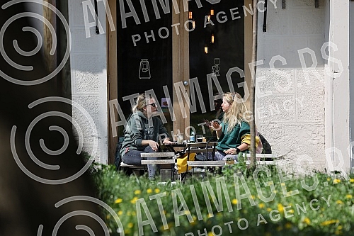 Director Jana Maricic and actress Hristina Popovic are enjoying Saturday with coffee in a cafe in the city center.Rediteljka Jana Maricic i glumica Hristina Popovic uzivaju u subotnjem danu uz kafu u kaficu u centru grada.