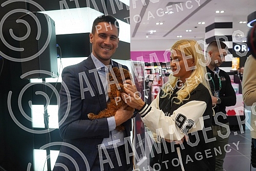 The draw for the upcoming Serbia Open tennis tournament was held at the Big Shopping Center in Karaburma.U Big shopping centru na Karaburmi odrzano je zrebanju za predstojeci  teniski turnir Serbia Open.