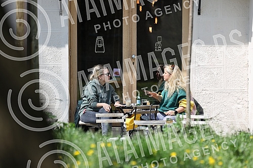 Director Jana Maricic and actress Hristina Popovic are enjoying Saturday with coffee in a cafe in the city center.Rediteljka Jana Maricic i glumica Hristina Popovic uzivaju u subotnjem danu uz kafu u kaficu u centru grada.