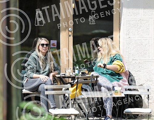 Director Jana Maricic and actress Hristina Popovic are enjoying Saturday with coffee in a cafe in the city center.Rediteljka Jana Maricic i glumica Hristina Popovic uzivaju u subotnjem danu uz kafu u kaficu u centru grada.