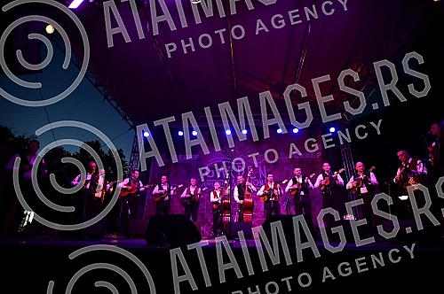 The bard of tambourine music, Zvonko Bogdan, held a concert as part of the July series of Garden Sessions concerts in the Jevremovac Botanical Garden.Bard tamburaske muzike Zvonko Bogdan odrao je koncert u skolpu julske serije Garden Sessions konce