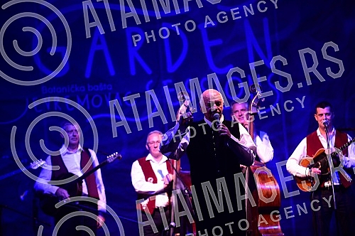 The bard of tambourine music, Zvonko Bogdan, held a concert as part of the July series of Garden Sessions concerts in the Jevremovac Botanical Garden.Bard tamburaske muzike Zvonko Bogdan odrao je koncert u skolpu julske serije Garden Sessions konce