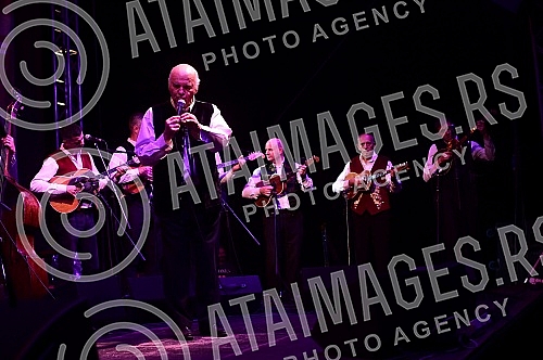The bard of tambourine music, Zvonko Bogdan, held a concert as part of the July series of Garden Sessions concerts in the Jevremovac Botanical Garden.Bard tamburaske muzike Zvonko Bogdan odrao je koncert u skolpu julske serije Garden Sessions konce