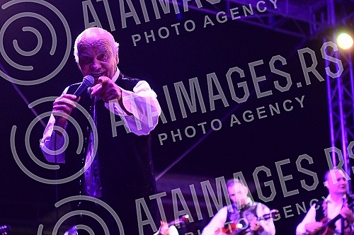 The bard of tambourine music, Zvonko Bogdan, held a concert as part of the July series of Garden Sessions concerts in the Jevremovac Botanical Garden.Bard tamburaske muzike Zvonko Bogdan odrao je koncert u skolpu julske serije Garden Sessions konce