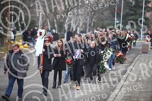 Buried Slavoljub Stavric - Stavre, show business manager in New Bezanijsko cemetery.Sahrana Slavoljuba Stavrica - Stavre, estradnog menadzera na Novom Bezanijskom groblju.