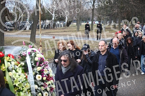 Buried Slavoljub Stavric - Stavre, show business manager in New Bezanijsko cemetery.Sahrana Slavoljuba Stavrica - Stavre, estradnog menadzera na Novom Bezanijskom groblju.