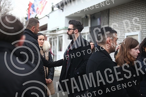 Buried Slavoljub Stavric - Stavre, show business manager in New Bezanijsko cemetery.Sahrana Slavoljuba Stavrica - Stavre, estradnog menadzera na Novom Bezanijskom groblju.