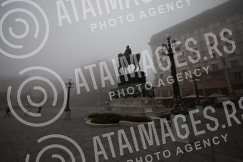 City pollution mixed with morning fog, Belgrade cityscape.

Zagadjenje grada pomesano sa jutarnjom maglom, gradski pejzaz Beograda.
