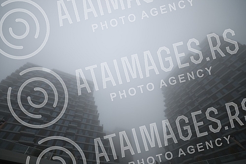 City pollution mixed with morning fog, Belgrade cityscape.Zagadjenje grada pomesano sa jutarnjom maglom, gradski pejzaz Beograda.