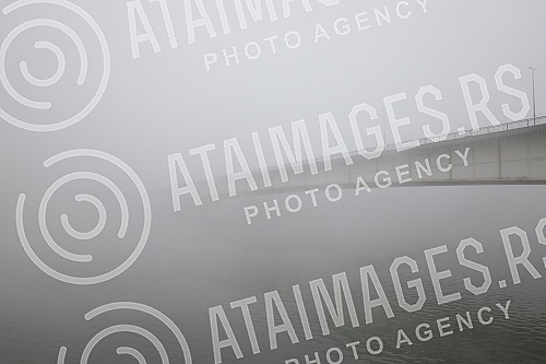 City pollution mixed with morning fog, Belgrade cityscape.Zagadjenje grada pomesano sa jutarnjom maglom, gradski pejzaz Beograda.