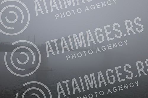 City pollution mixed with morning fog, Belgrade cityscape.Zagadjenje grada pomesano sa jutarnjom maglom, gradski pejzaz Beograda.