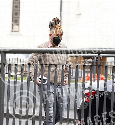 A hearing was held before the First Basic Court in Belgrade, where the plea agreement for illegal possession of drugs, concluded by rapper Stefan Djuric Rasta, with the Belgrade Higher Public Prosecutor's Office, should be considered.Pred Prvim osn