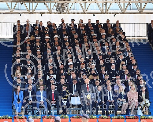 On the plateau in front of the Palace of Serbia, the Day of the Ministry of the Interior and the Police Day were marked, during which 1,337 new members of the Ministry of the Interior took the oath.Na platou ispred Palate Srbija obelezen je Dana Mi