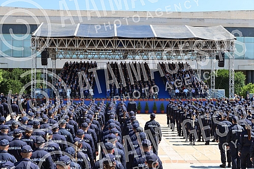 On the plateau in front of the Palace of Serbia, the Day of the Ministry of the Interior and the Police Day were marked, during which 1,337 new members of the Ministry of the Interior took the oath.Na platou ispred Palate Srbija obelezen je Dana Mi