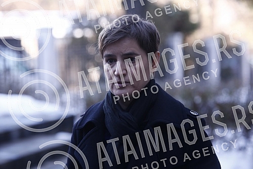 The republican referendum was called in order to confirm the Act on Changing the Constitution of Serbia.Republicki referendum raspisan radi potvrdjivanja Akta o promeni Ustava Srbije.