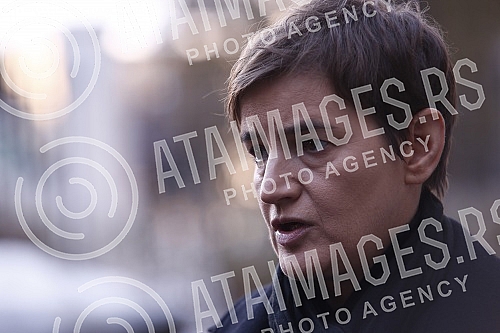 The republican referendum was called in order to confirm the Act on Changing the Constitution of Serbia.Republicki referendum raspisan radi potvrdjivanja Akta o promeni Ustava Srbije.