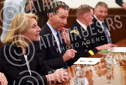 The President of the Republic of Serbia, Aleksandar Vucic, met with the Assistant Secretary of State for European and Asian Affairs, Karen Donfried.Predsednik Republike Srbije Aleksandar Vucic sastao se sa pomocnicom drzavnog sekretara SAD za Evrop