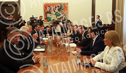 The President of the Republic of Serbia, Aleksandar Vucic, met with the Assistant Secretary of State for European and Asian Affairs, Karen Donfried.Predsednik Republike Srbije Aleksandar Vucic sastao se sa pomocnicom drzavnog sekretara SAD za Evrop