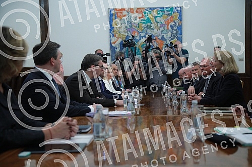 The President of the Republic of Serbia, Aleksandar Vucic, met with the Assistant Secretary of State for European and Asian Affairs, Karen Donfried.Predsednik Republike Srbije Aleksandar Vucic sastao se sa pomocnicom drzavnog sekretara SAD za Evrop