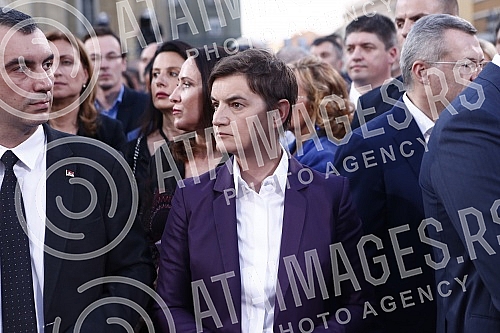 The state manifestation dedicated to the memory of all martyred and exiled Serbs on the occasion of the 27th anniversary of the military action Storm, this year was held in Novi Sad on Freedom Square.Drzavna manifestacija posvecena secanju na sve st