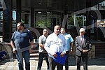 The press conference of the Association of Farmers and Peasants of Serbia was held in front of the Ministry of Agriculture after the meeting with Minister Branislav Nedimovic.Konferencija za medije Udruzenja poljoprivrednika i seljaka Srbije odrzan
