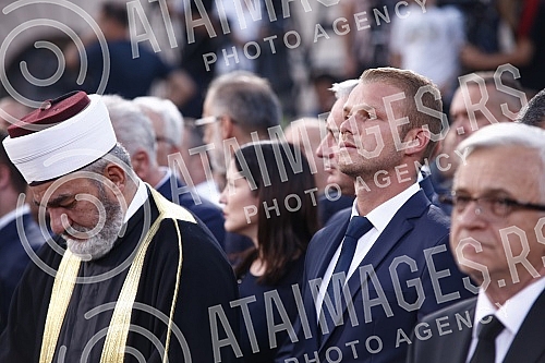 The state manifestation dedicated to the memory of all martyred and exiled Serbs on the occasion of the 27th anniversary of the military action Storm, this year was held in Novi Sad on Freedom Square.Drzavna manifestacija posvecena secanju na sve st