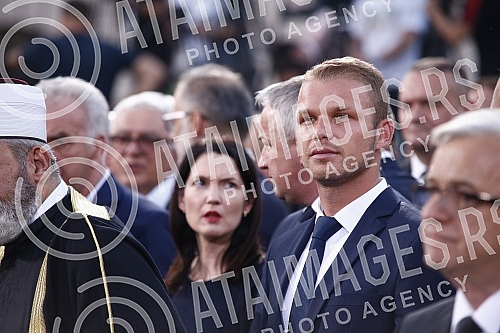 The state manifestation dedicated to the memory of all martyred and exiled Serbs on the occasion of the 27th anniversary of the military action Storm, this year was held in Novi Sad on Freedom Square.Drzavna manifestacija posvecena secanju na sve st
