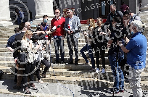Several members of the Serbian Parliament continued their hunger strike.Nekolicina poslanika u Skupstini Srbije nastavila je strajk gladju.