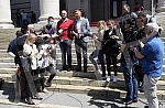 Several members of the Serbian Parliament continued their hunger strike.Nekolicina poslanika u Skupstini Srbije nastavila je strajk gladju.