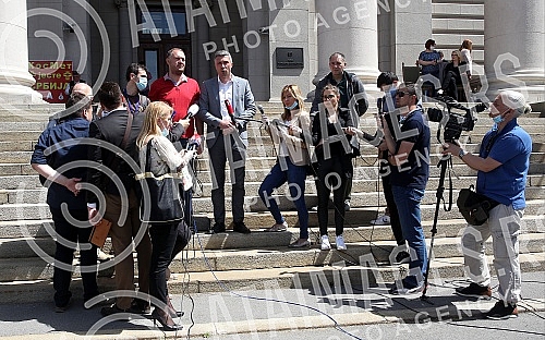 Several members of the Serbian Parliament continued their hunger strike.Nekolicina poslanika u Skupstini Srbije nastavila je strajk gladju.