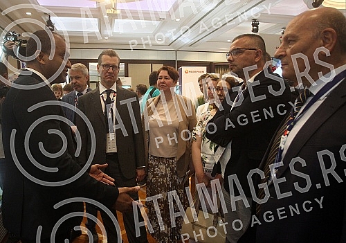 The Serbia-Russia agro-industrial forum has opened at the Hyatt Hotel.U hotelu Hyatt otvoren je agroindustrijski forum Srbija - Rusija. 