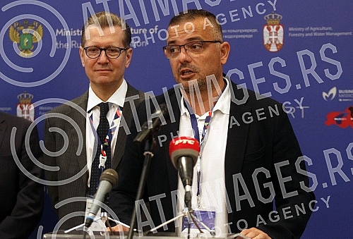 The Serbia-Russia agro-industrial forum has opened at the Hyatt Hotel.U hotelu Hyatt otvoren je agroindustrijski forum Srbija - Rusija. 