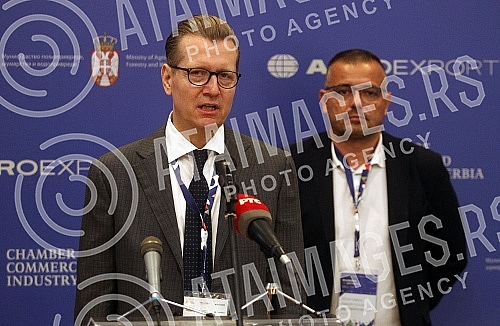 The Serbia-Russia agro-industrial forum has opened at the Hyatt Hotel.U hotelu Hyatt otvoren je agroindustrijski forum Srbija - Rusija. 