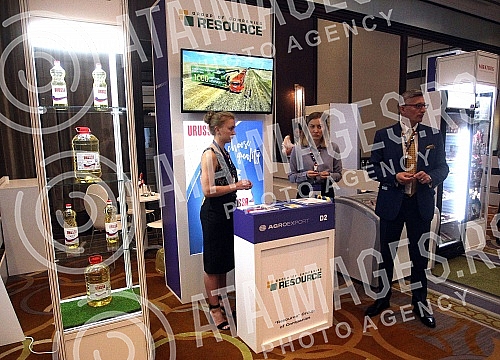 The Serbia-Russia agro-industrial forum has opened at the Hyatt Hotel.U hotelu Hyatt otvoren je agroindustrijski forum Srbija - Rusija. 