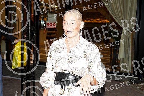 Saban Saulic's grandson, Anderlecht football player Luka Adzic and his wife Aleksandra became parents yesterday, and tonight a celebration was organized in the Topciderac restaurant on the occasion of Lana Adzic's birth.Unuk Sabana Saulica, fudbale