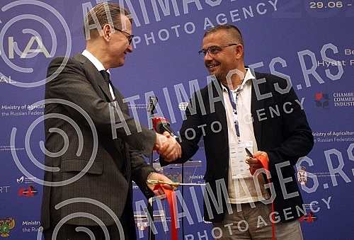 The Serbia-Russia agro-industrial forum has opened at the Hyatt Hotel.U hotelu Hyatt otvoren je agroindustrijski forum Srbija - Rusija. 