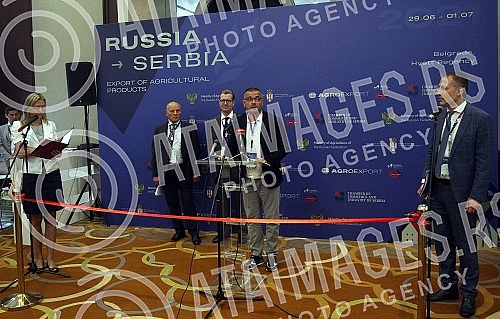 The Serbia-Russia agro-industrial forum has opened at the Hyatt Hotel.U hotelu Hyatt otvoren je agroindustrijski forum Srbija - Rusija. 