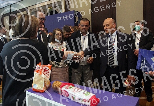 The Serbia-Russia agro-industrial forum has opened at the Hyatt Hotel.U hotelu Hyatt otvoren je agroindustrijski forum Srbija - Rusija. 