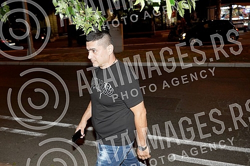 The arrival of Marija Kulic and Nenad Macanovic Bebica on the TV show Narod pita on TV Pink.Dolazak Marije Kulic i Nenada Macanovica Bebice na gostovanje u emisiji Narod pita na TV Pinku.