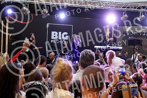 Performance of Natasa Bekvalac held in Shopping center BIG.Nastup Natase Bekvalac u Soping centru BIG. 