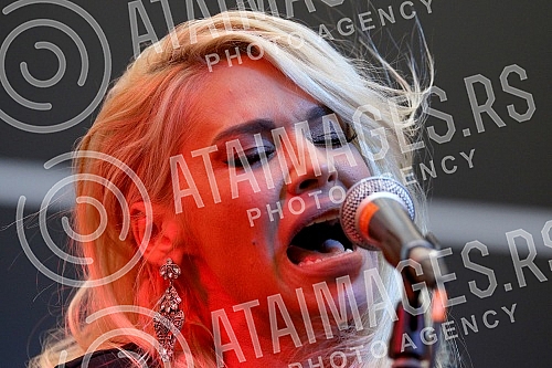 Performance of Natasa Bekvalac held in Shopping center BIG.Nastup Natase Bekvalac u Soping centru BIG. 