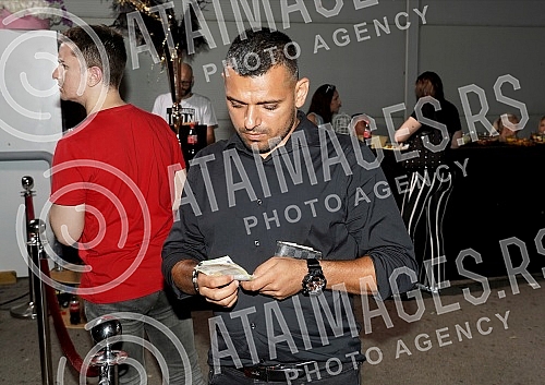 The superfinal of the fourth season of the reality show Zadruga, which is broadcast on Pink television.Superfinale cetvrte sezone rijaliti programa Zadruga koji se emituje na televiziji Pink.